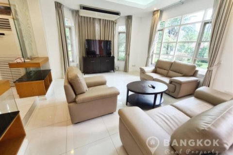 House in Samut Prakan, Thailand 4 bedrooms № 19448 - photo 2