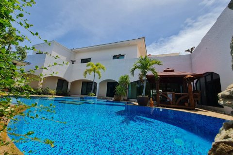 House in Pattaya, Thailand 6 bedrooms № 22401 - photo 11