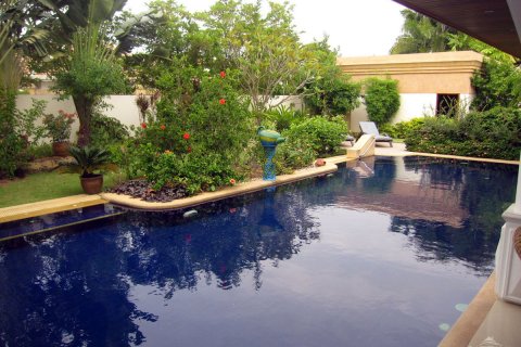 House on Jomtien Beach, Pattaya, Thailand 4 bedrooms № 23017 - photo 1