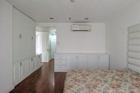 Condo in Bangkok, Thailand, 3 bedrooms  № 19388 - photo 9