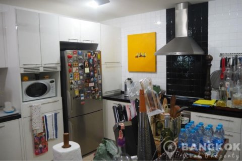 Condo in Watthana, Bangkok, Thailand, 3 bedrooms  № 19462 - photo 20