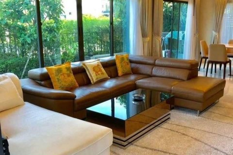 House in Bangkok, Thailand 4 bedrooms № 18809 - photo 1