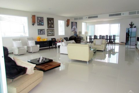 Condo in Pattaya, Thailand, 4 bedrooms  № 20303 - photo 1