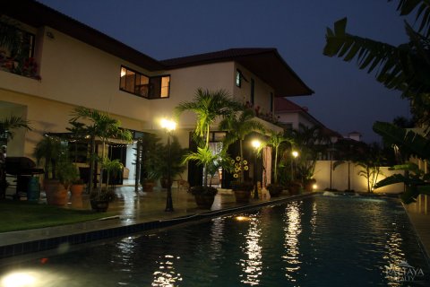 House in Pattaya, Thailand 4 bedrooms № 24169 - photo 23