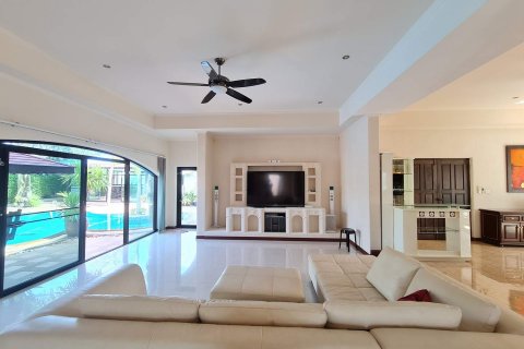 House in Pattaya, Thailand 6 bedrooms № 22401 - photo 5