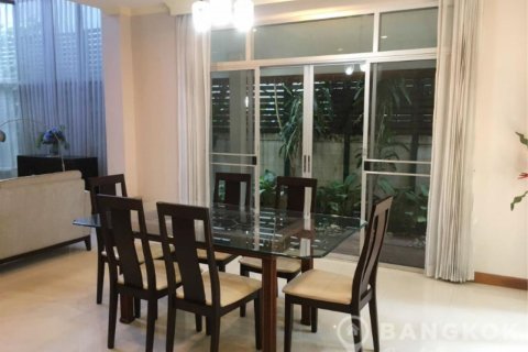 House in Bangkok, Thailand 4 bedrooms № 19429 - photo 2