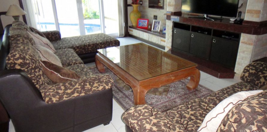 House in Pattaya, Thailand 3 bedrooms № 19961