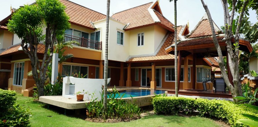 House in Pattaya, Thailand 6 bedrooms № 20788