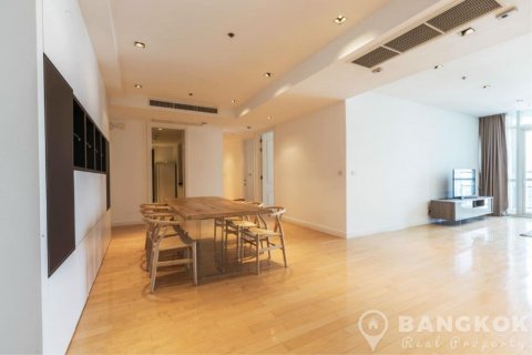 Condo in Bangkok, Thailand, 3 bedrooms  № 19444 - photo 3