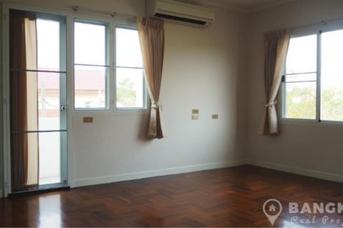 House in Bang Kaeo, Thailand 4 bedrooms № 19411 - photo 17