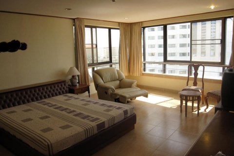 Condo on Jomtien Beach, Pattaya, Thailand, 2 bedrooms  № 22789 - photo 10