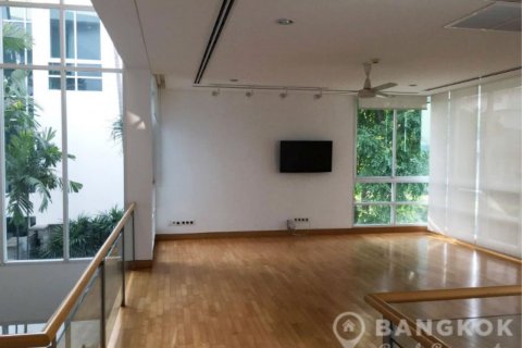 House in Bangkok, Thailand 4 bedrooms № 19479 - photo 1