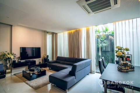 Townhouse in Bangkok, Thailand 4 bedrooms № 19381 - photo 3