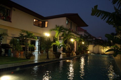 House in Pattaya, Thailand 4 bedrooms № 24168 - photo 23