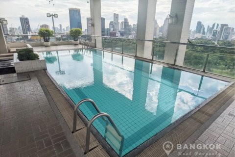 Condo in Bangkok, Thailand, 3 bedrooms  № 19388 - photo 13