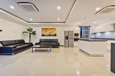 House in Pattaya, Thailand 5 bedrooms № 21797 - photo 15
