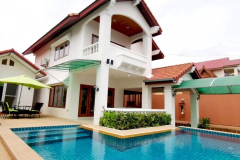 House in Pattaya, Thailand 4 bedrooms № 24655 - photo 1