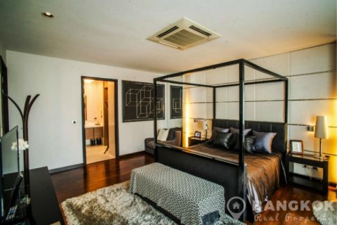 Townhouse in Bangkok, Thailand 4 bedrooms № 19499 - photo 17