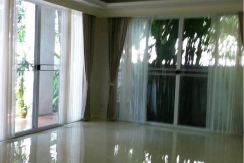 House in Bangkok, Thailand 3 bedrooms № 19494 - photo 2