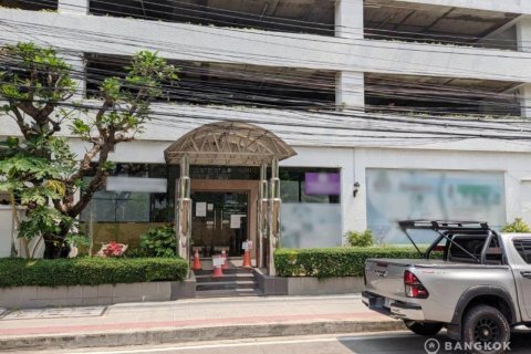 Commercial property in Bangkok, Thailand 120 sq.m. № 19397 - photo 1