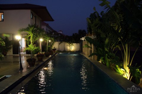 House in Pattaya, Thailand 4 bedrooms № 24168 - photo 24