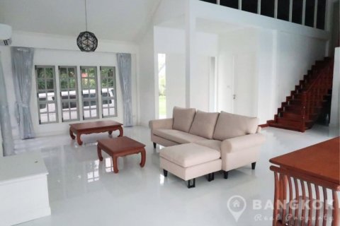 House in Bangkok, Thailand 4 bedrooms № 19390 - photo 4