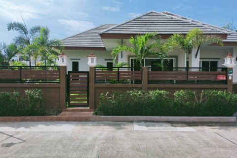 House in Pattaya, Thailand 3 bedrooms № 22433 - photo 1