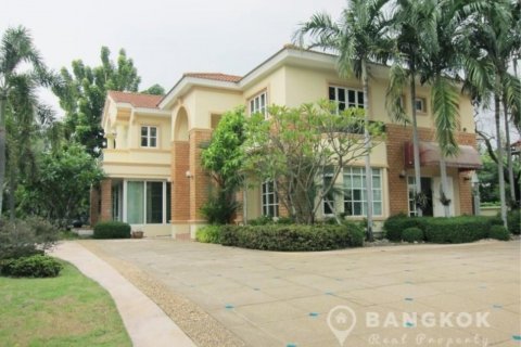 House in Samut Prakan, Thailand 4 bedrooms № 19448 - photo 1