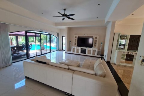 House in Pattaya, Thailand 6 bedrooms № 22401 - photo 20