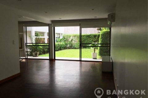 House in Bangkok, Thailand 5 bedrooms № 19485 - photo 2