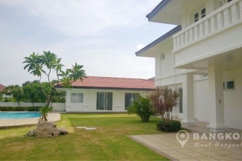 House in Bang Kaeo, Thailand 4 bedrooms № 19419 - photo 1