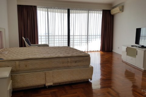 Condo in Pattaya, Thailand, 4 bedrooms  № 20583 - photo 24
