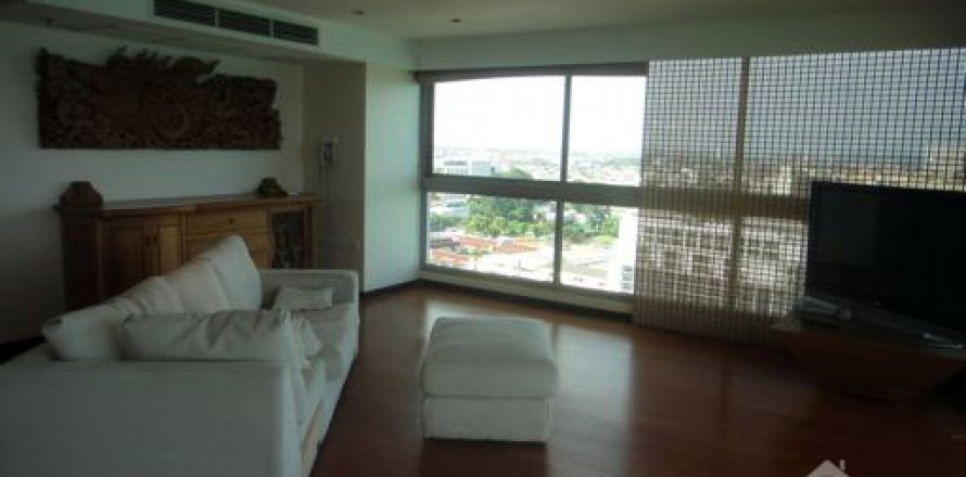 Condo in Pattaya, Thailand, 2 bedrooms  № 23392