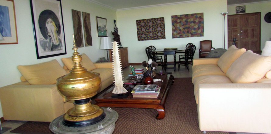 Condo in Pattaya, Thailand, 2 bedrooms  № 23726