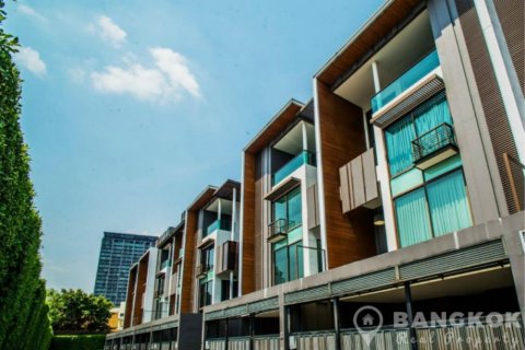 Townhouse in Bangkok, Thailand 4 bedrooms № 19499 - photo 2