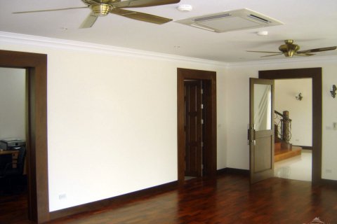 House in Pattaya, Thailand 4 bedrooms № 23283 - photo 17
