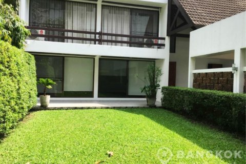 House in Bangkok, Thailand 5 bedrooms № 19485 - photo 1