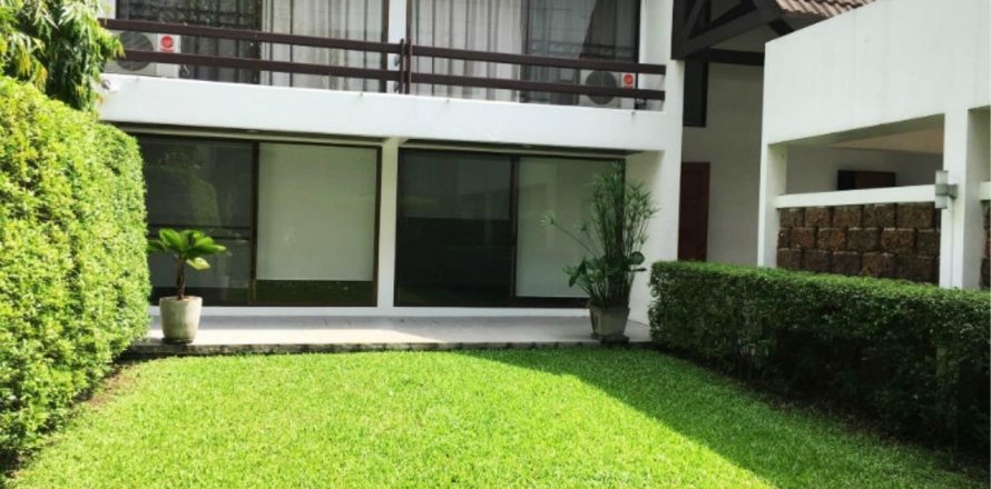 House in Bangkok, Thailand 5 bedrooms № 19485