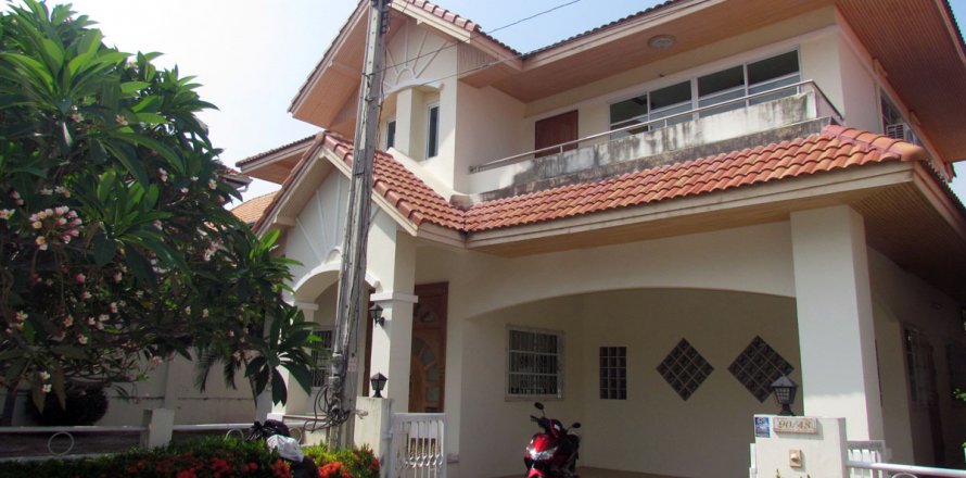 House in Pattaya, Thailand 3 bedrooms № 23491