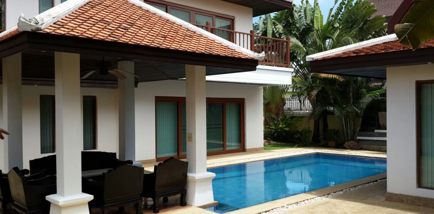 House in Pattaya, Thailand 5 bedrooms № 23427