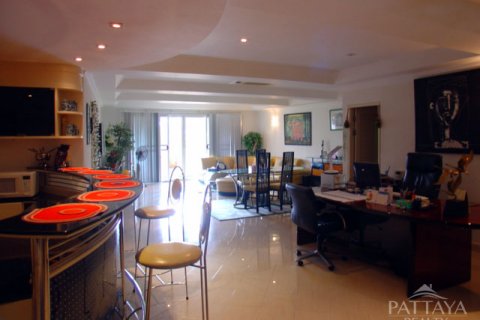 Condo on Jomtien Beach, Pattaya, Thailand, 3 bedrooms  № 22637 - photo 21