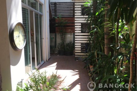 House in Bangkok, Thailand 4 bedrooms № 19429 - photo 3