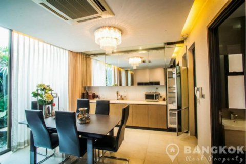 Townhouse in Bangkok, Thailand 4 bedrooms № 19499 - photo 10