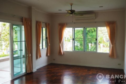 House in Bang Kaeo, Thailand 4 bedrooms № 19411 - photo 2