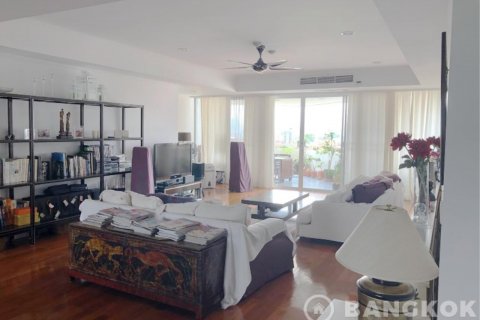 Condo in Bangkok, Thailand, 3 bedrooms  № 19450 - photo 1