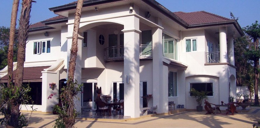 House in Pattaya, Thailand 5 bedrooms № 22825
