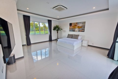 House in Pattaya, Thailand 5 bedrooms № 21797 - photo 21