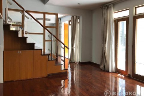 House in Bangkok, Thailand 4 bedrooms № 19453 - photo 2