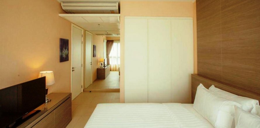 Condo in Pattaya, Thailand, 2 bedrooms in Zire Wongamat  № 25400