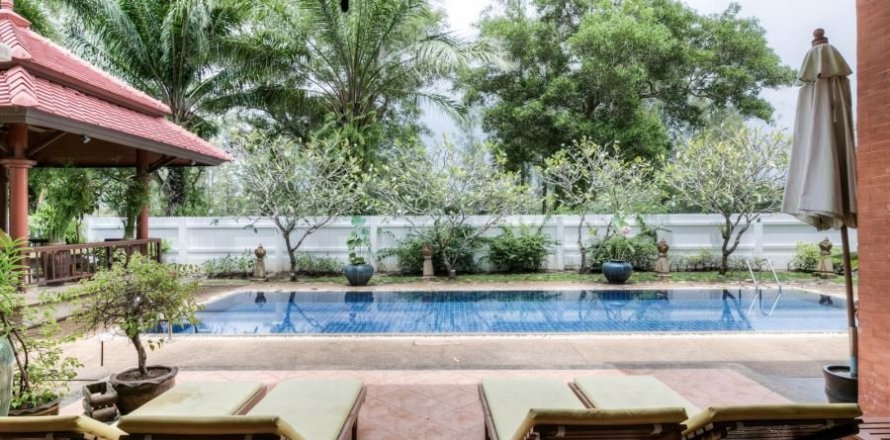 House in Bang Tao, Thailand 4 bedrooms № 3279